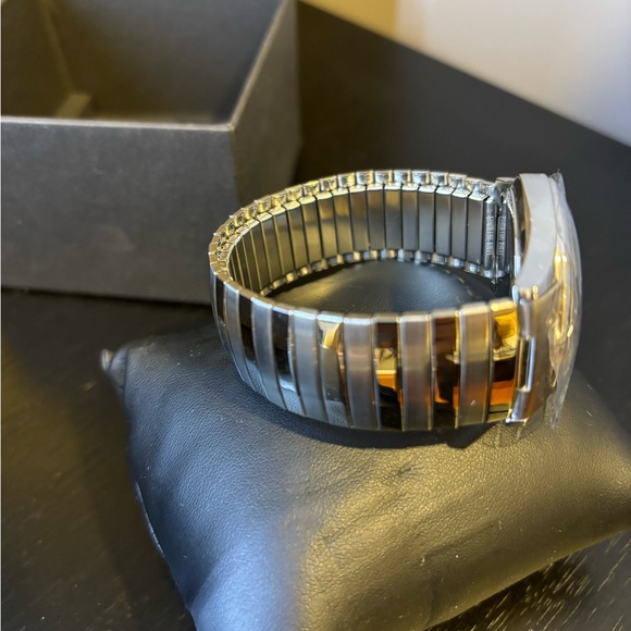 Kenneth Cole Men's expandable watch - Picture 4 of 5